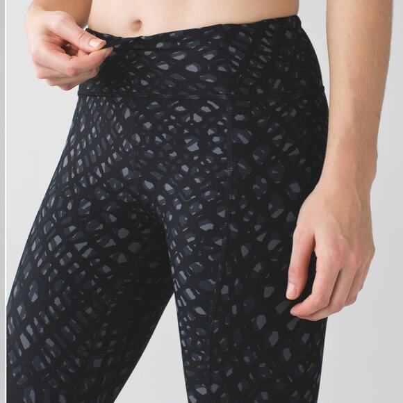 Lululemon Tight Stuff Reflective Leggings Size 4 Simply Lace Slate Black Running - Picture 7 of 11